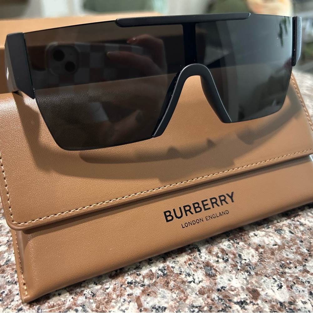 Burberry Black Visor Sunglasses with Tan Case
